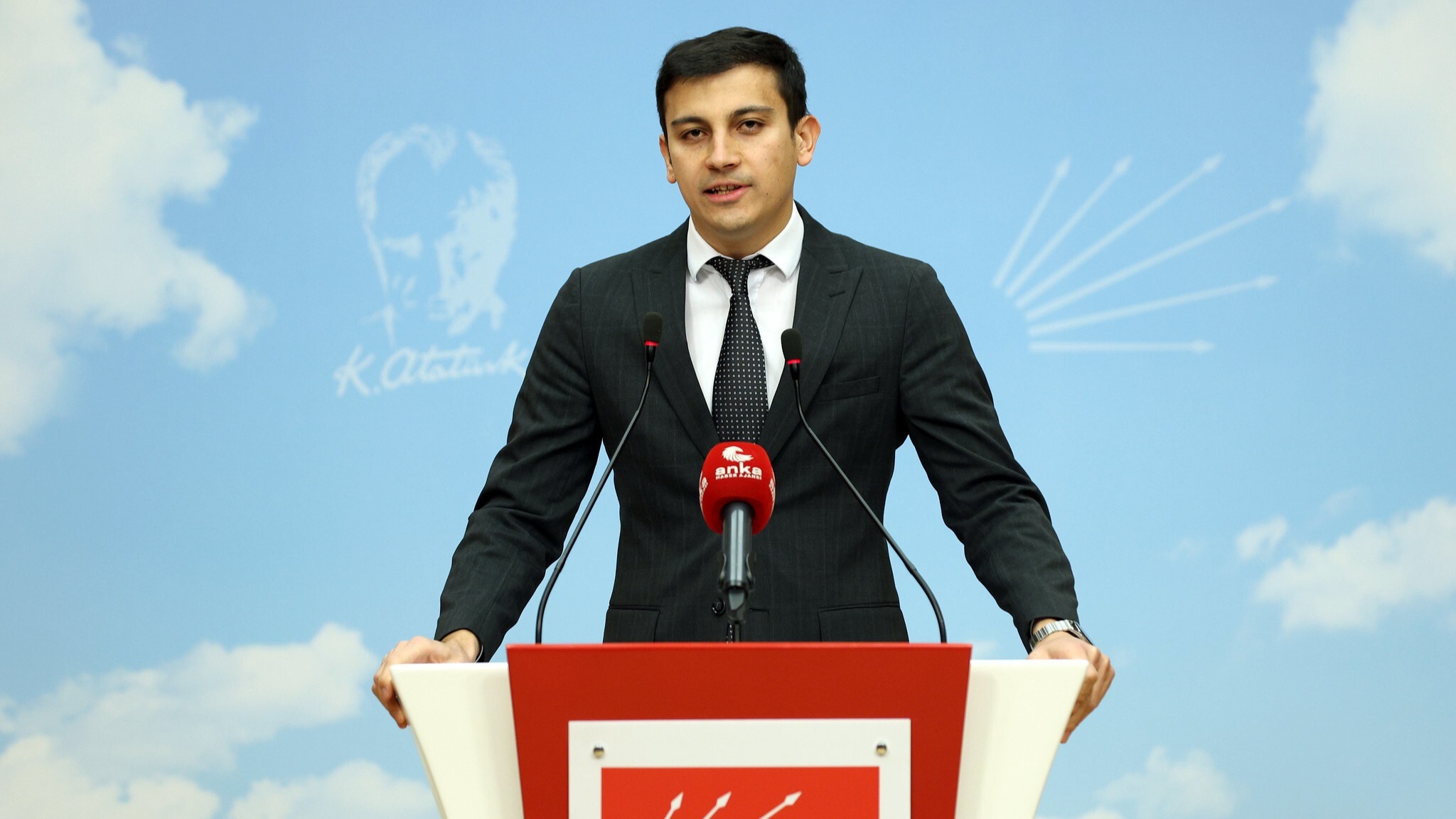 CHP Gençlik Kolları İl Başkanları, Yeni Üyelik Kampanyası ve Seçim Stratejileri İçin Manisa'da Toplandı