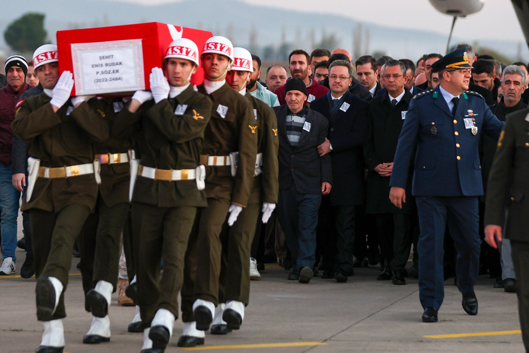 CHP Genel Başkanı Özgür Özel, Şehit Piyade Er Enis Budak'ın törenine katıldı