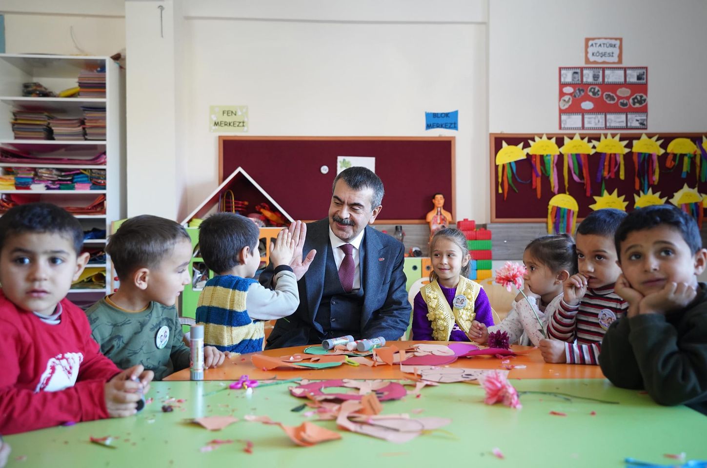 Milli Eğitim Bakanı Tekin, Kahramanmaraş'ta okul ziyaretleri gerçekleştirdi.