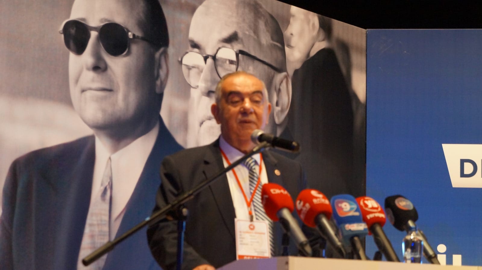 İzmir Demokrat Partisi İl Başkanlığı'nda sert söylemler: Milli Eğitim Bakanı tarikat ve cemaatleri eleştirildi.