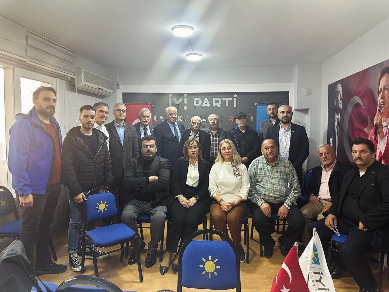 İYİ Parti, İzmir'de yerel seçimlere hazırlık için istişare toplantısı düzenledi.
