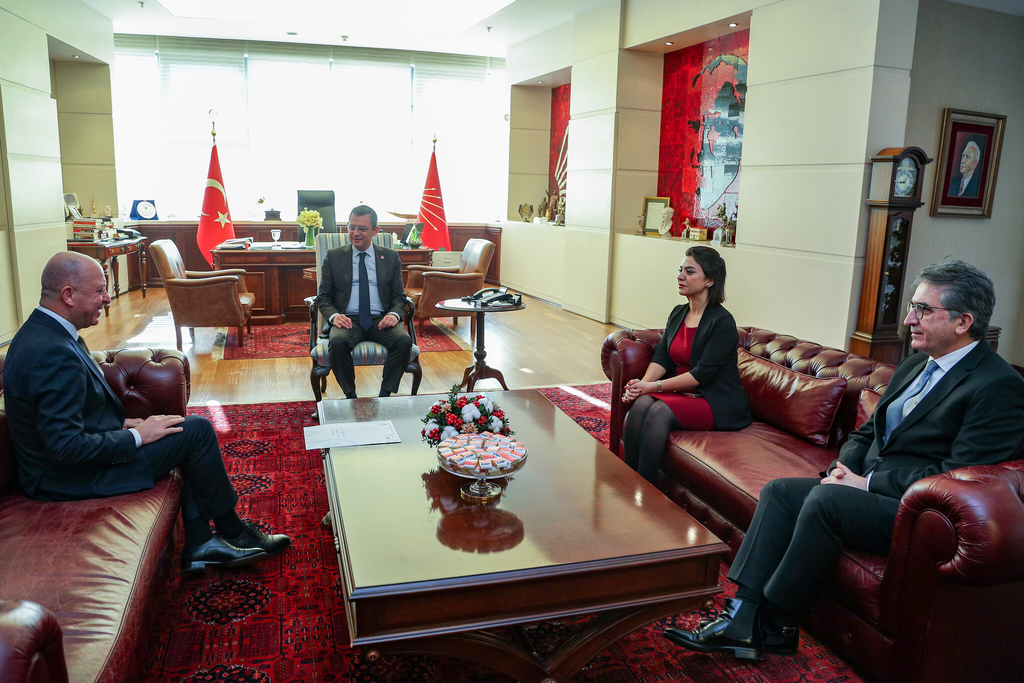 CHP Genel Başkanı Özgür Özel, Ankara Sanayi Odası Başkanı Seyit Ardıç'ı kabul etti: İşbirliği ve büyümeye odaklanıldı