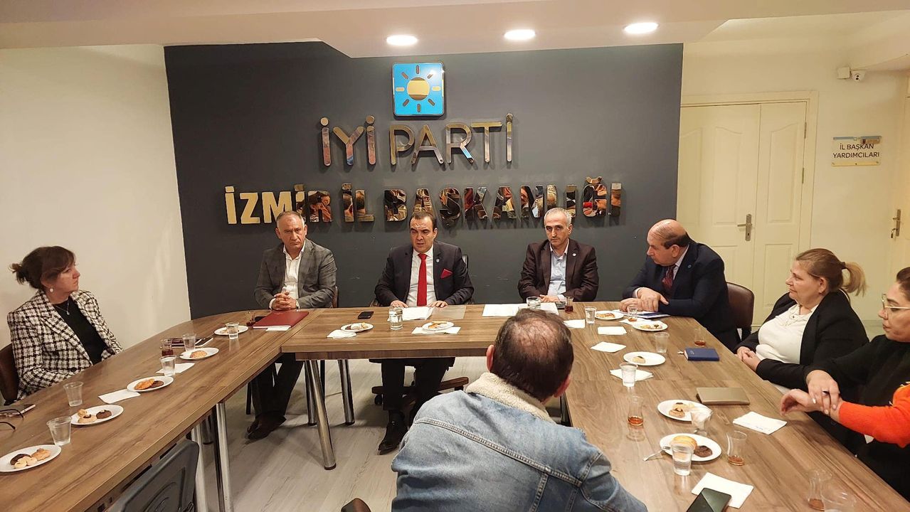 İYİ Parti İzmir İl Teşkilatı, Gelecek Siyasi Çalışmaları İçin Toplandı
