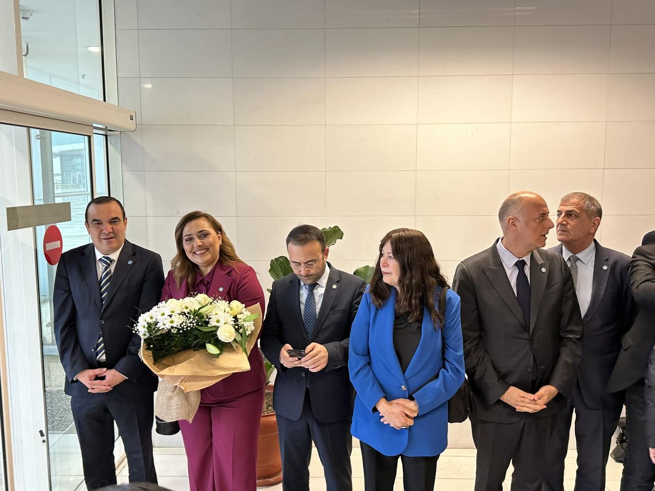 Meral Akşener İzmir ziyaretinde büyük coşku ile karşılandı