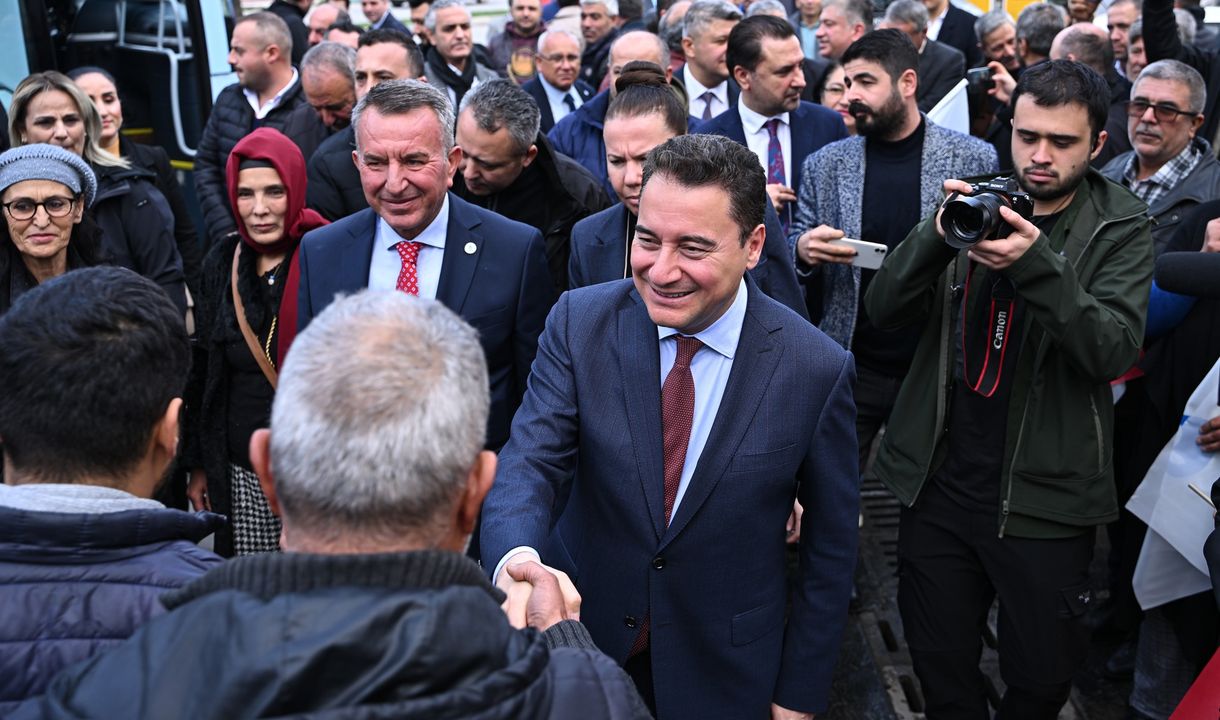 Deva Partisi Adana Sarıçam Belediye Başkan Adayı Cengiz Yalman, Seçim Öncesi Bölge Sakinleriyle Buluştu