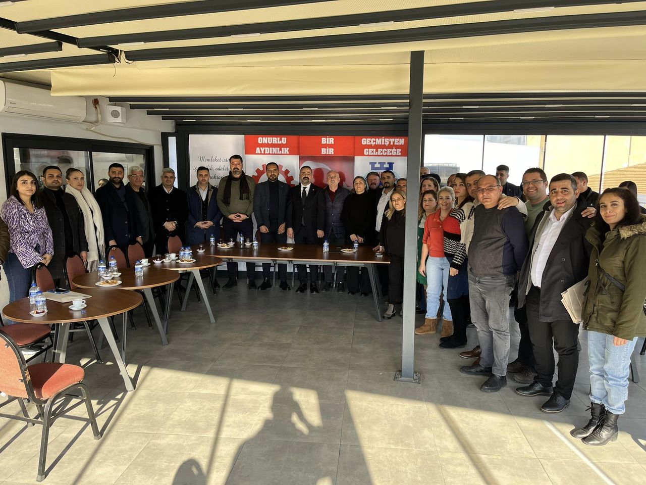 CHP İzmir İl Başkanlığı, DİSK Ege Bölge Temsilciliği ile buluştu ve mitinge destek çağrısı yaptı.