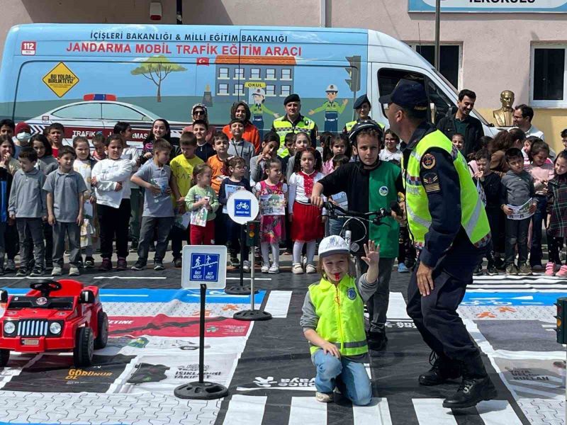Sakarya'da Jandarma, Çocuklara Trafik Eğitimi Verdi