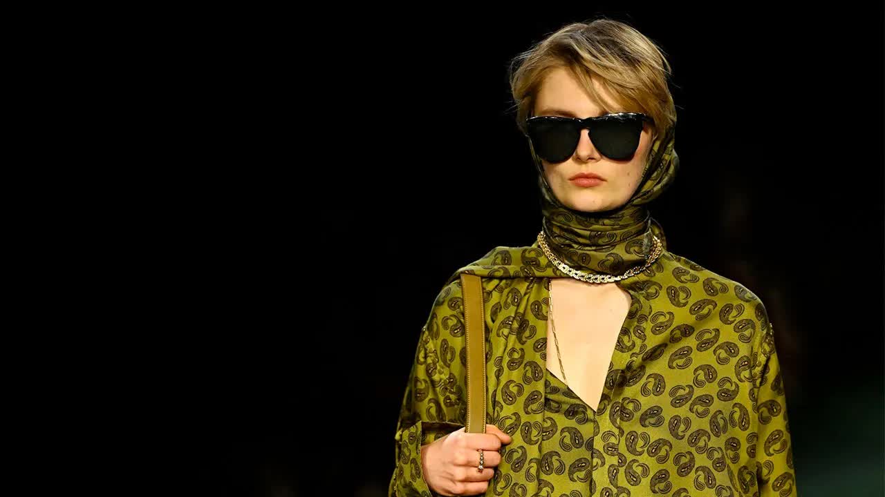 Burberry, Londra Moda Haftası'nda 2024-2025 Sonbahar Kış koleksiyonunu sunuyor