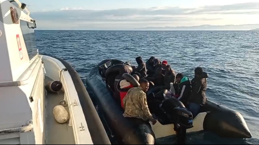 Dikili'de düzensiz göçmenler sahil güvenlik tarafından yakalandı