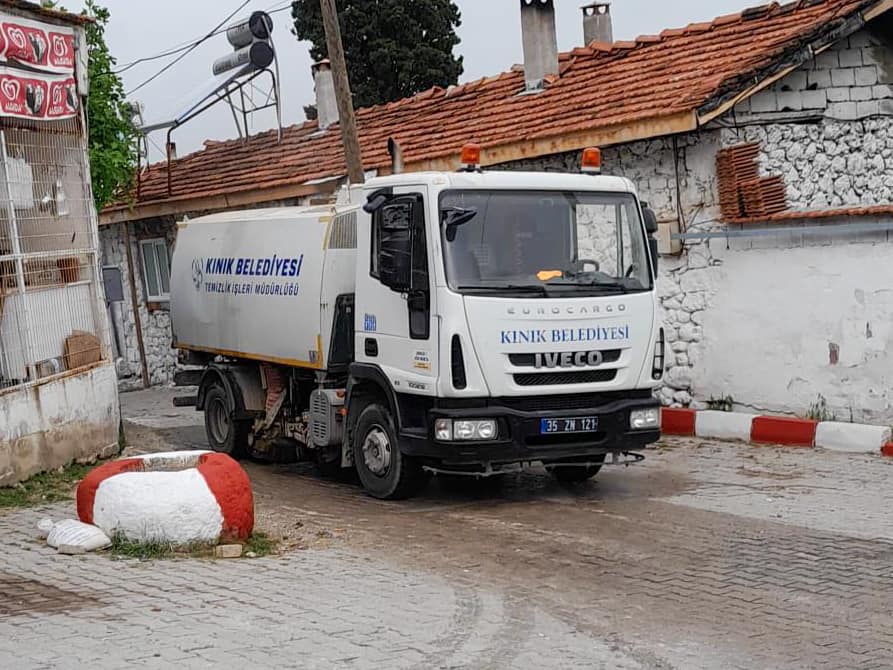 İzmir'de Bir Mahallede Hayır Etkinliği Öncesi Hazırlıklar Başladı
