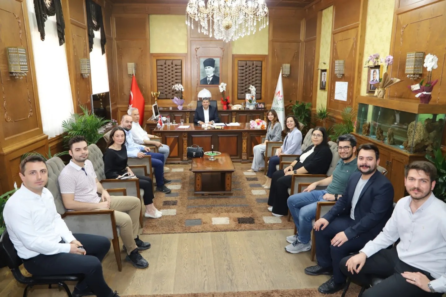 İzmir Belediye Başkanı Sakarsu, Çeşitli Meslek Gruplarını Makamında Ağırladı
