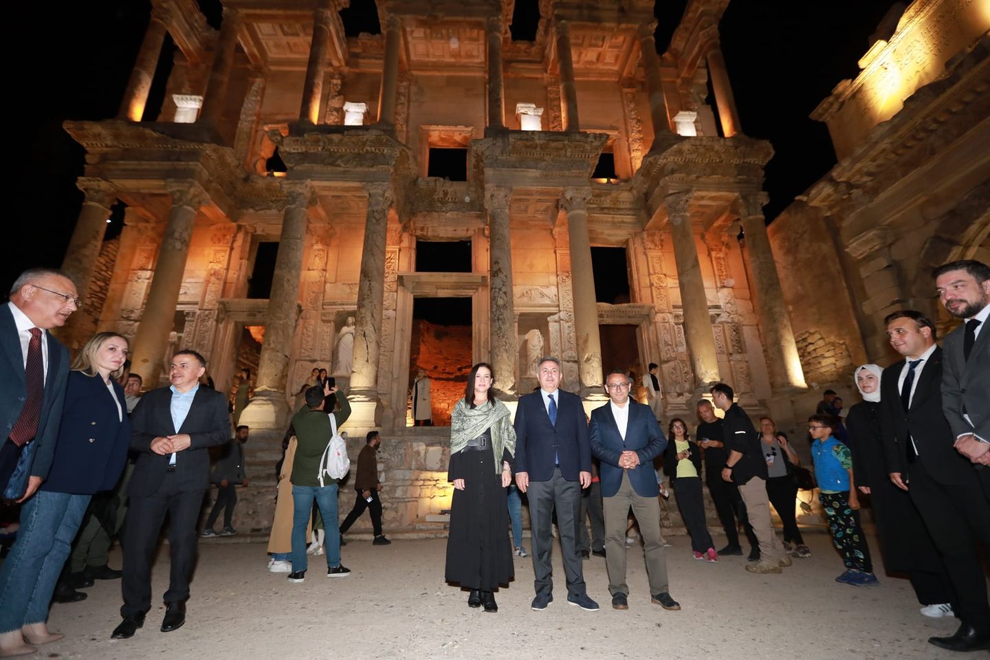 Efes Antik Kenti, Gece Müzeciliği Uygulaması ile Kapılarını Ziyaretçilere Açıyor