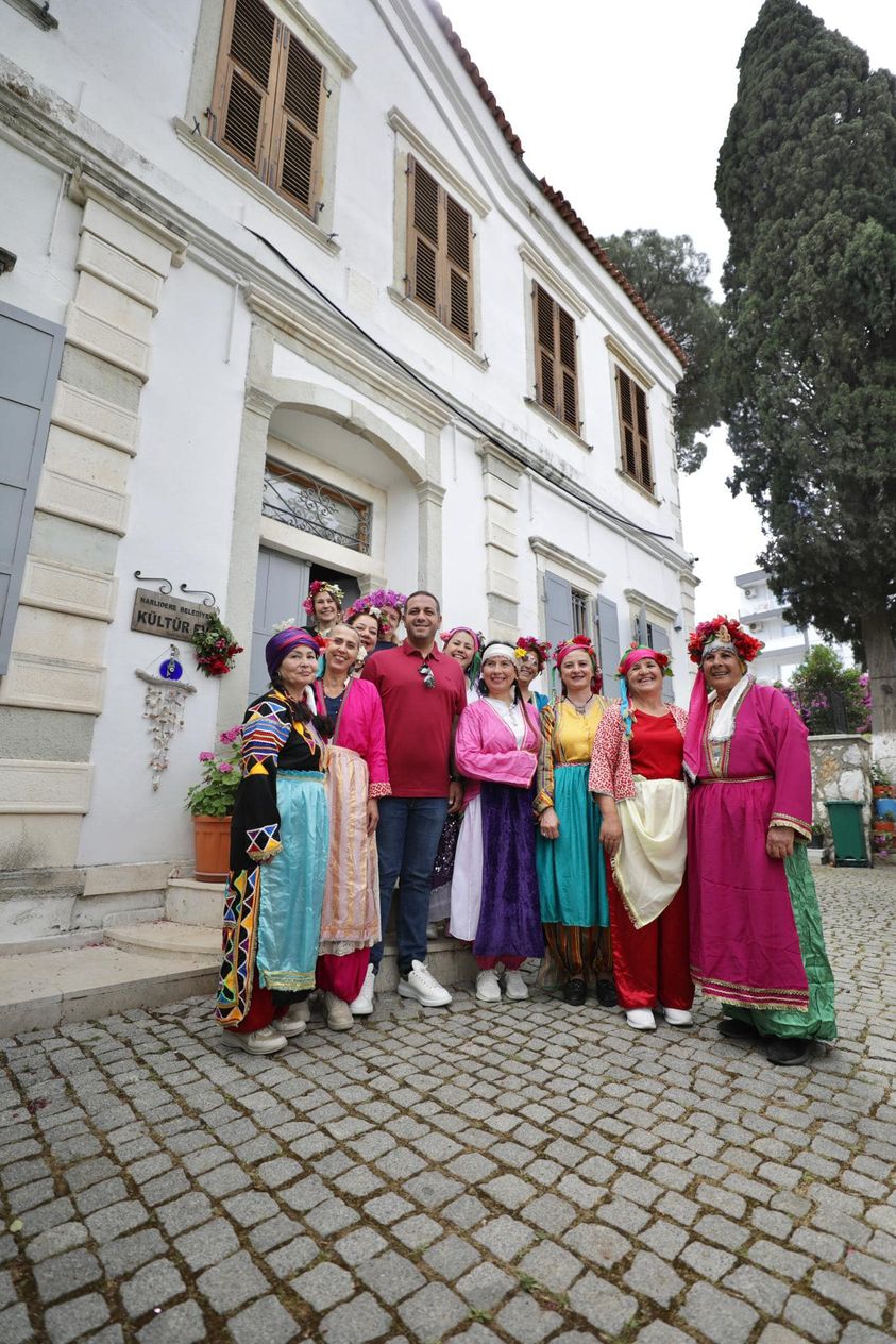 İzmir'de Renkli Hıdırellez Kutlamaları