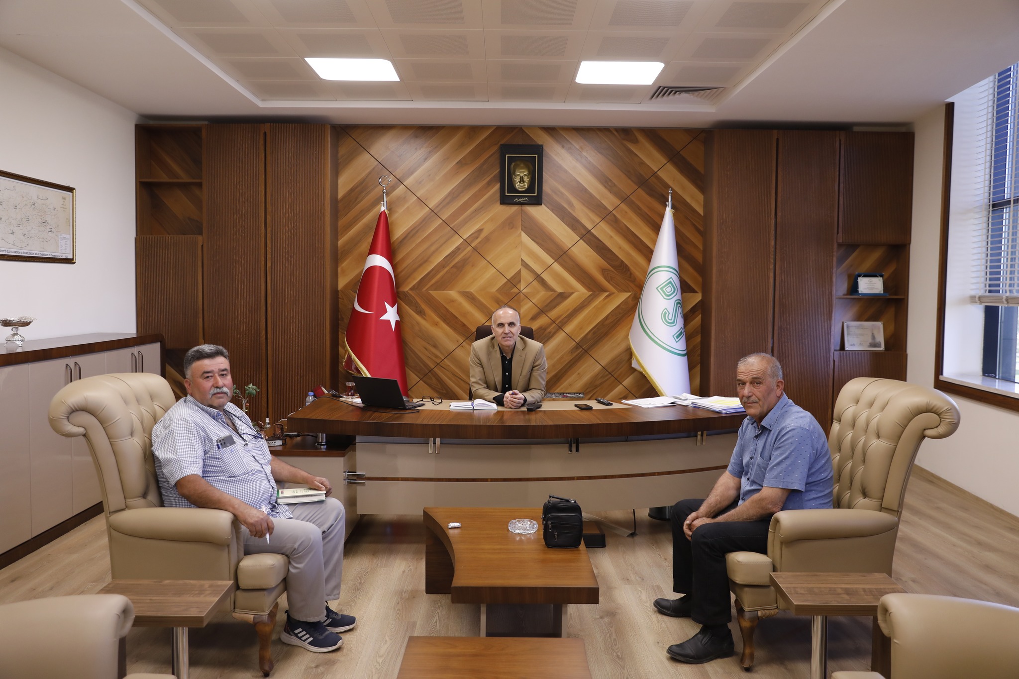 Efeler ilçesi Baltaköy Mahallesi Muhtarı Yakup Uzan Bölge Müdürlüğü'nü ziyaret etti