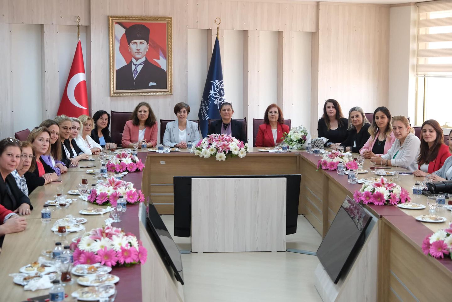 Aydın İl Kadın Kolları Belediye Başkanını Ziyaret Etti