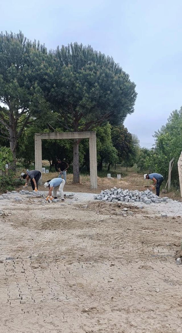 Karacasu Belediyesi Mezarlık Yollarını Bakım ve Onarım Çalışmalarıyla İyileştiriyor