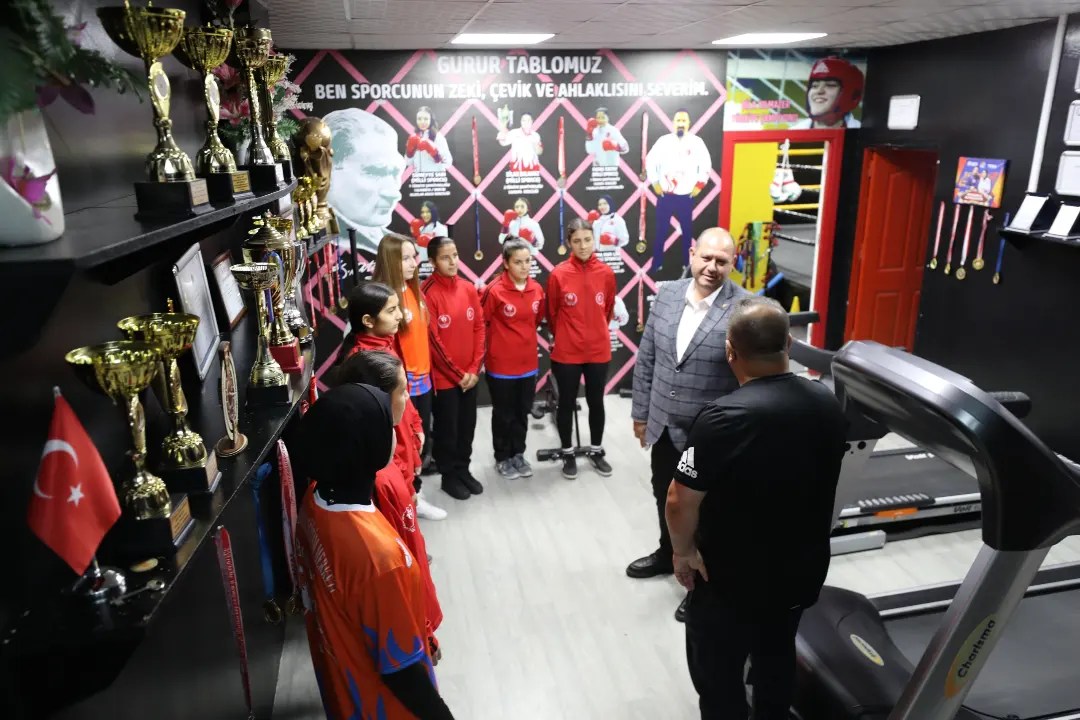 Türk sporunun geleceği olan genç boksörler Yıldız Kadınlar ve Yıldız Erkekler Ferdi Türkiye Boks Şampiyonası için hazırlıklarını tamamladı