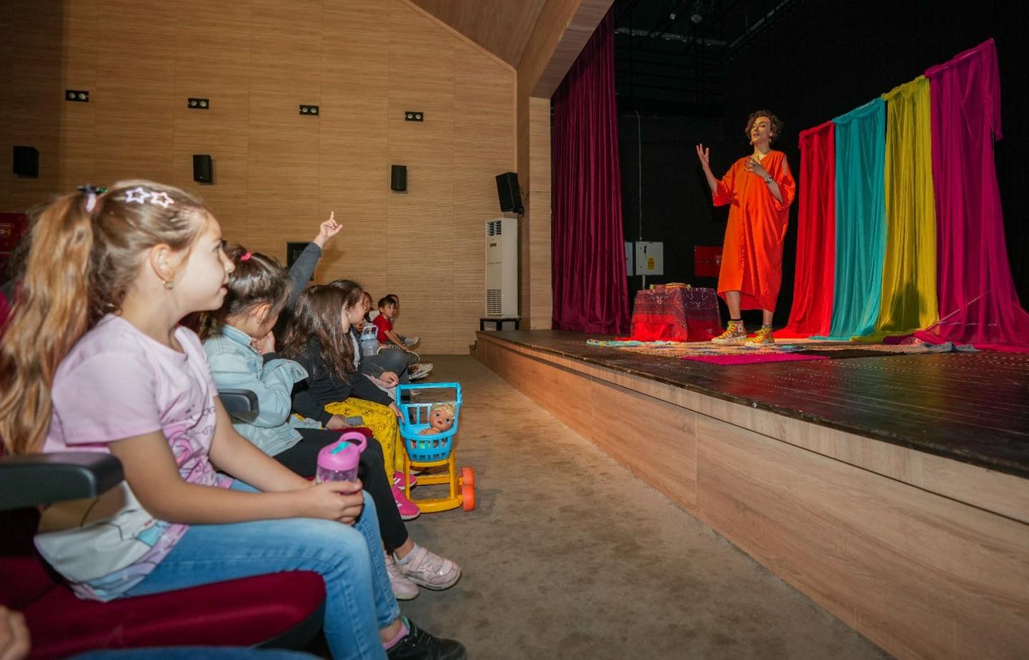 Masal Battaniyesi İsimli Tiyatro Oyunu Çocukları Büyüledi