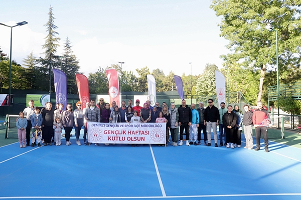 Gençlik Haftası Büyükler Tenis Turnuvası Başladı