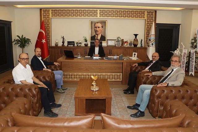 Aydın Adnan Menderes Üniversitesi Ziraat Fakültesi Yöneticileri Belediye Başkanı Özgür Arıcı'yı Ziyaret Etti