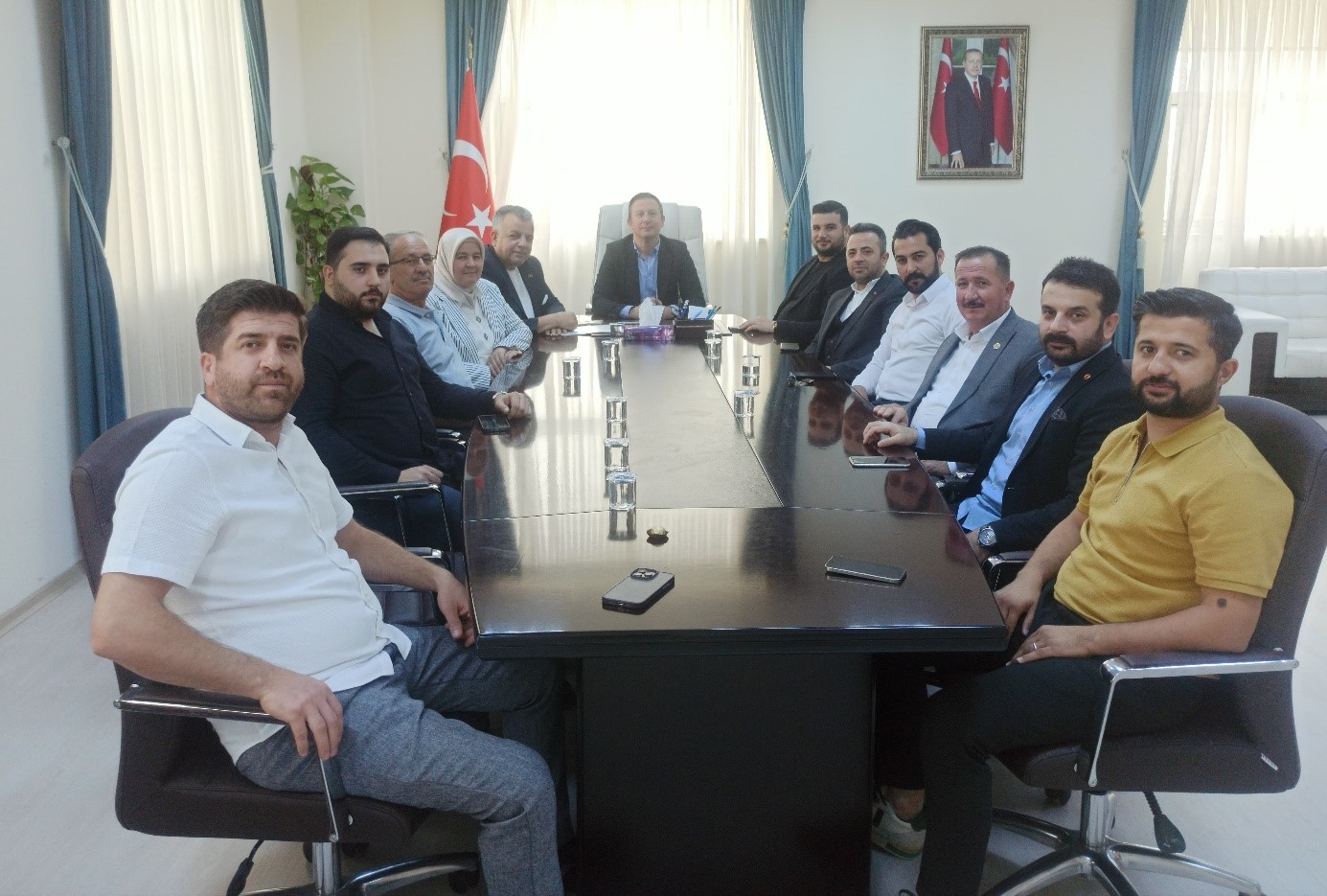 Ak Parti Çiğli İlçe Başkanı Oktay Özdemir ve Yönetim Kurulu Üyeleri, Kaymakamımız Sayın Fatih Görmüş'e Hoş Geldin Ziyaretinde Bulundu
