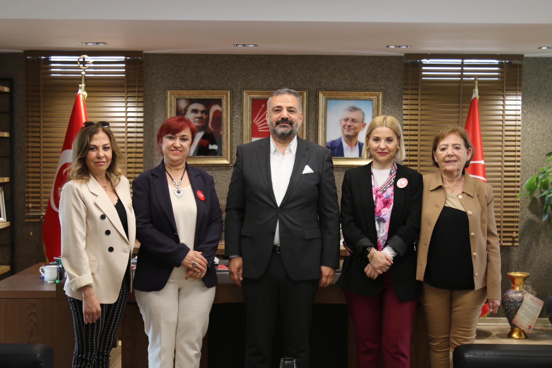 KADER İzmir Şube Başkanı, CHP İl Başkanlığı'nı Ziyaret Etti
