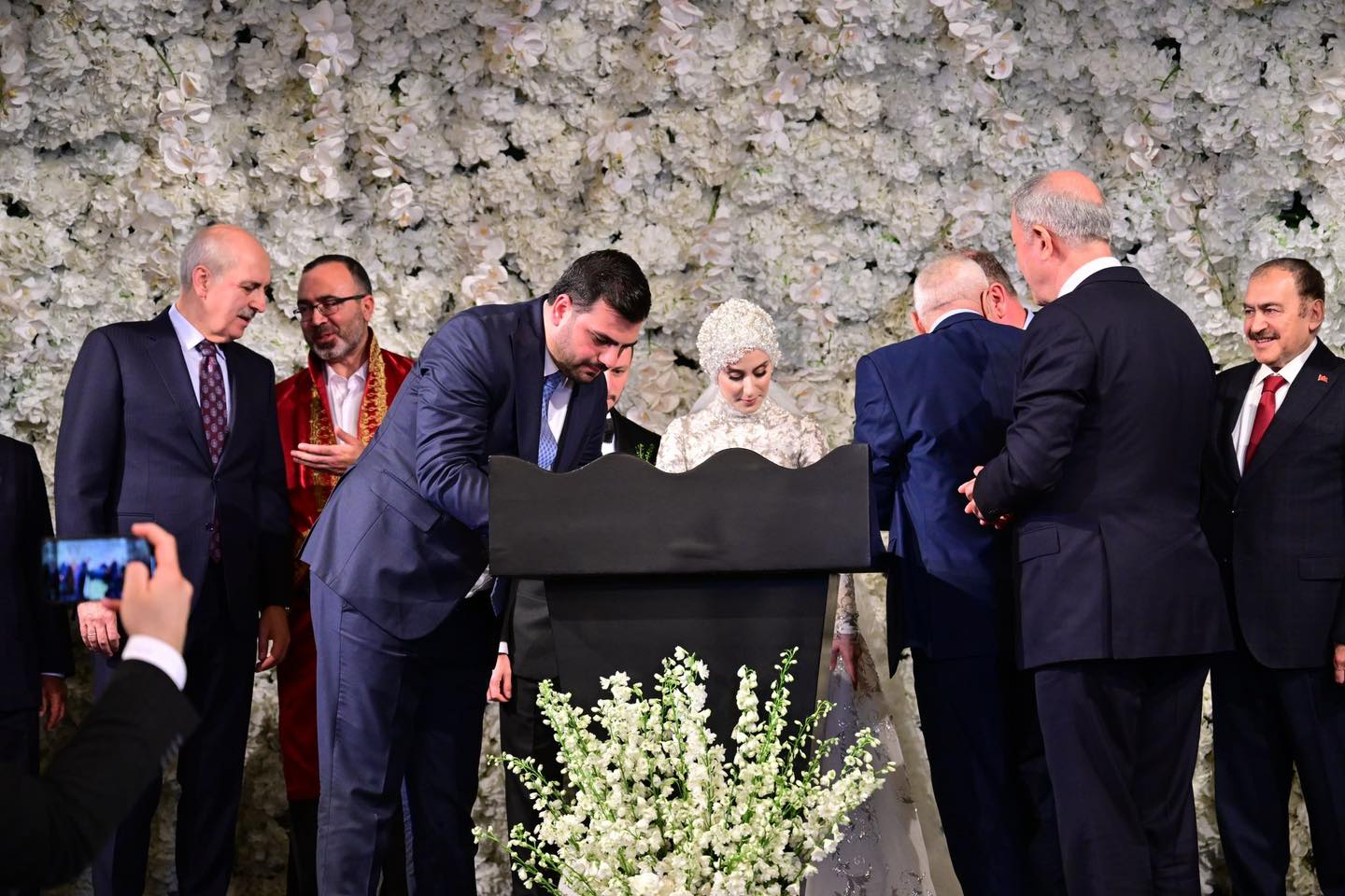 AK Parti İzmir Milletvekili Eyyüp Kadir İnan, Parti Üyesinin Düğün Merasimine Katıldı