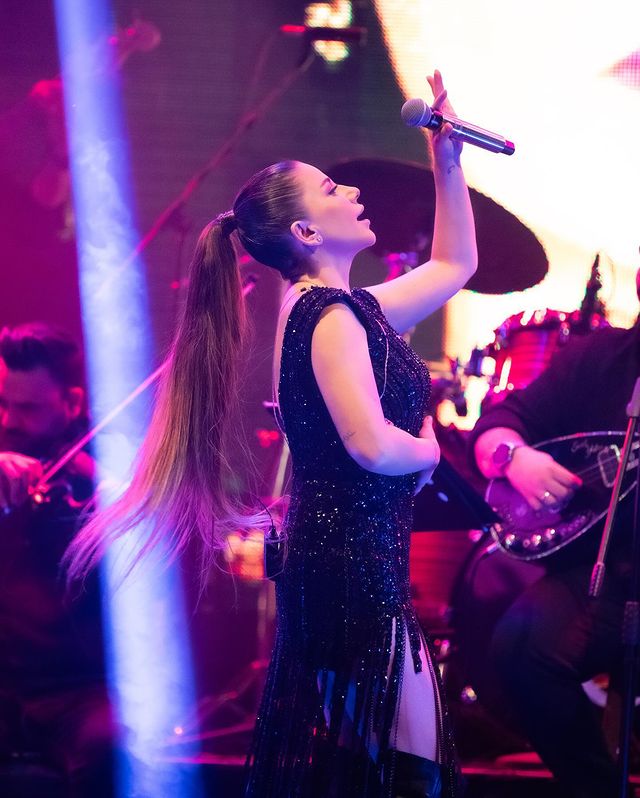 Ünlü Şarkıcı Merve Özbey Adana Konseri Öncesi Sosyal Medyada Paylaştı