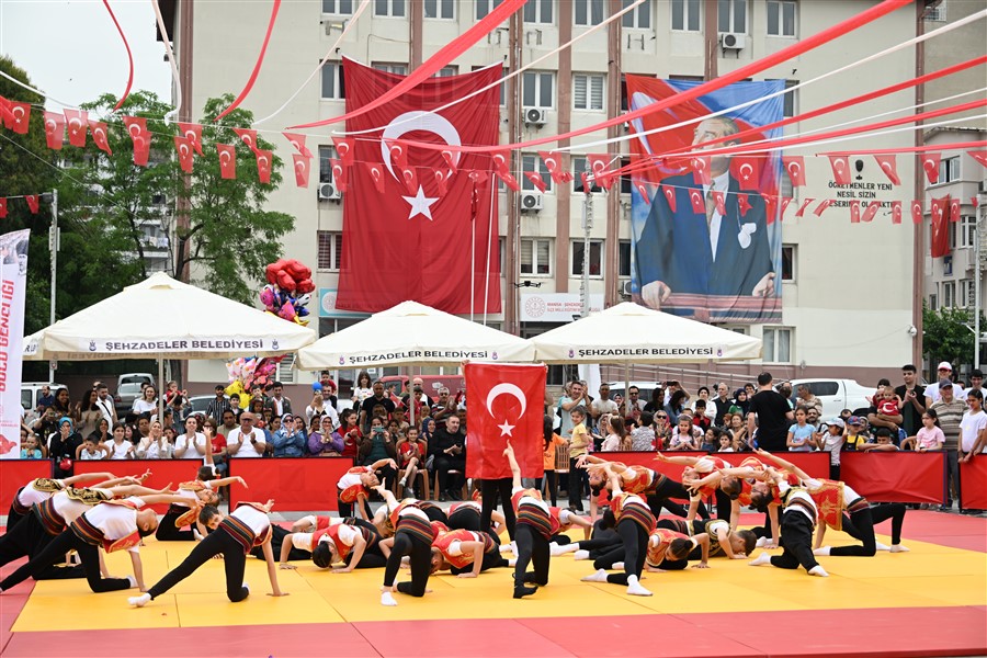 19 Mayıs Atatürk'ü Anma, Gençlik ve Spor Bayramı Manisa'da Kutlandı