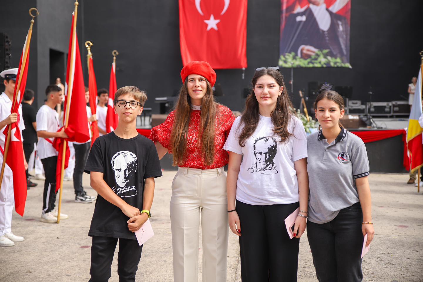 Çeşme, 19 Mayıs'ta Atatürk'ü Anma ve Gençlik Bayramı'nı Coşkuyla Kutladı