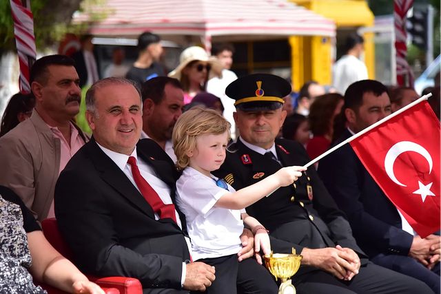 İncirliova Cumhuriyet Meydanı'nda 19 Mayıs Kutlamaları