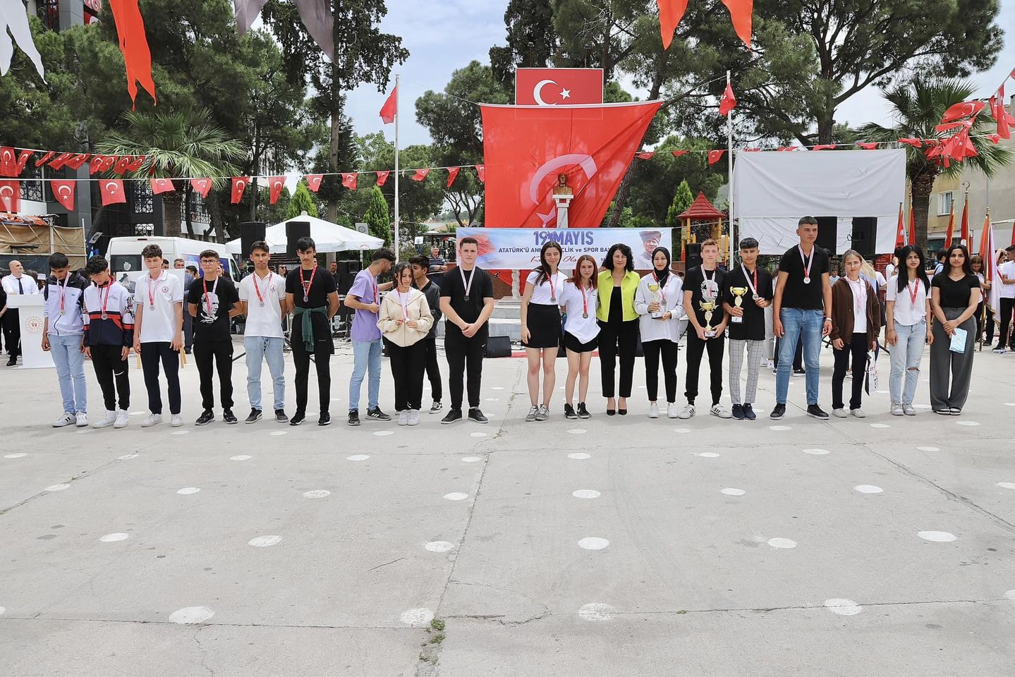 19 Mayıs Atatürk’ü Anma, Gençlik ve Spor Bayramı Kutlamaları İzmir Kınık'ta Yapıldı