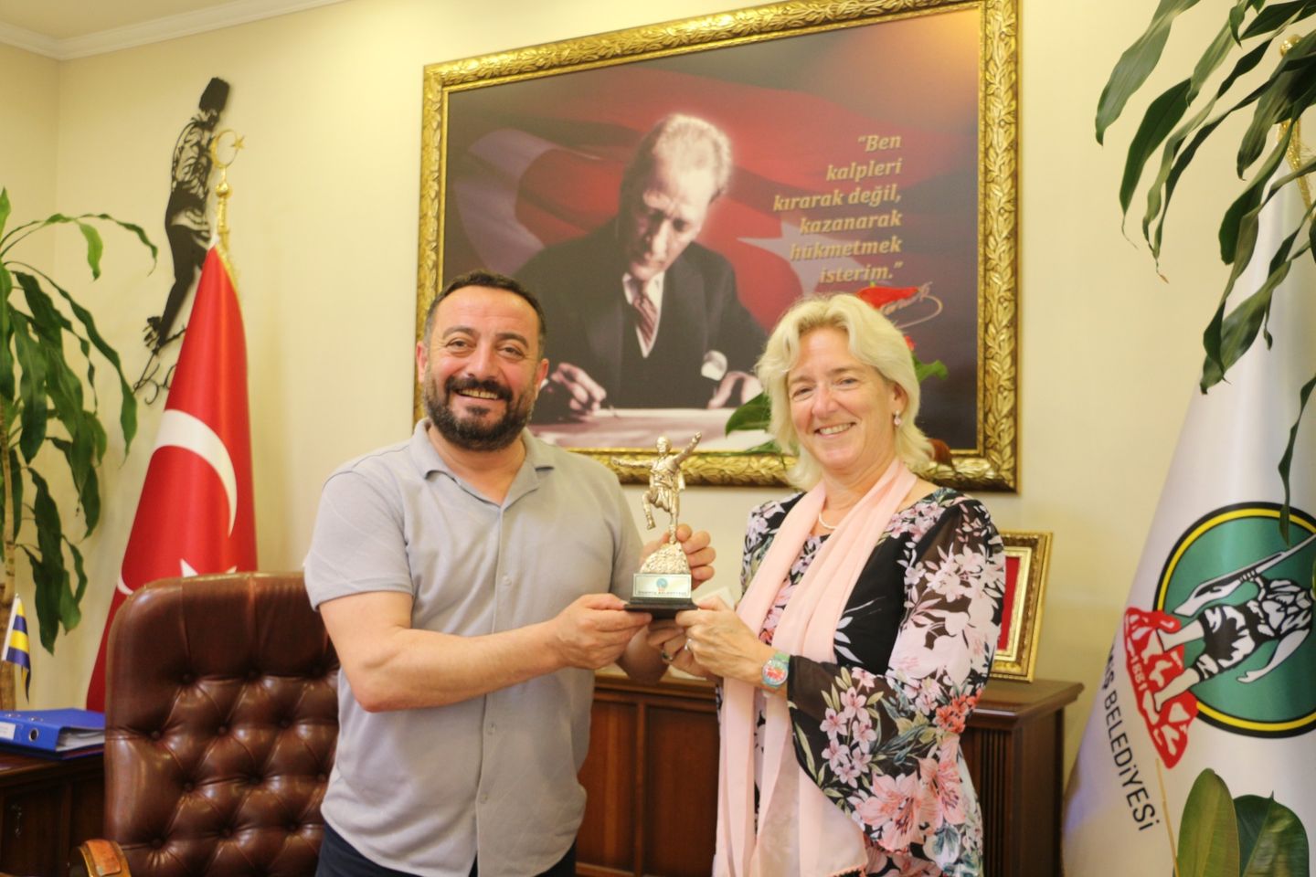 Birleşmiş Milletler Temsilcisi Louisa Vinton, Ödemiş Belediye Başkanı Mustafa Turan'ı Ziyaret Etti