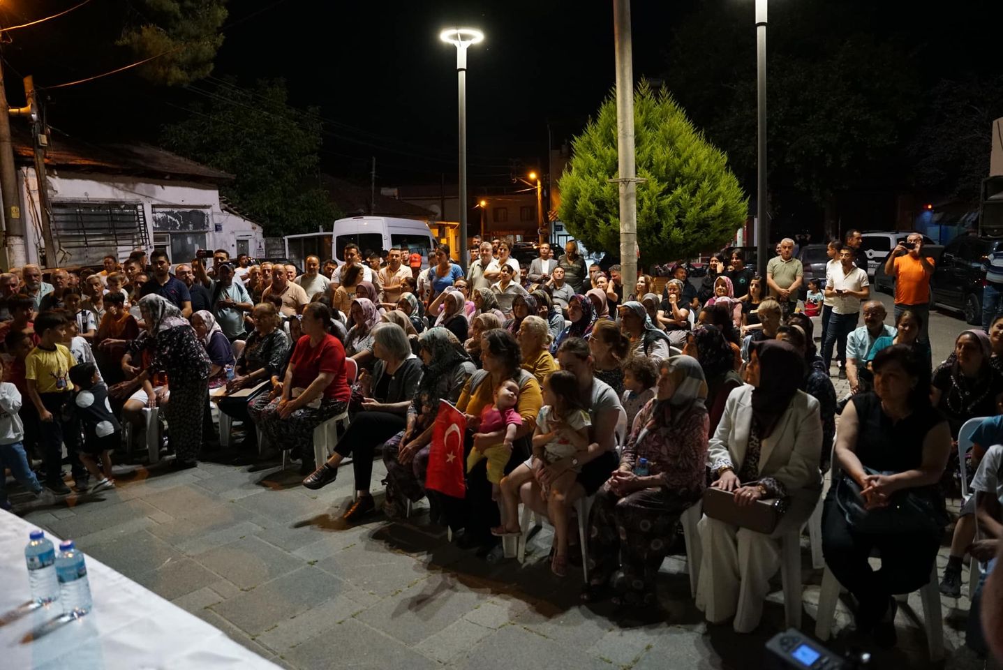 Torbalı Belediye Başkanı, Vatandaşlarla İhtiyaçları Dinliyor