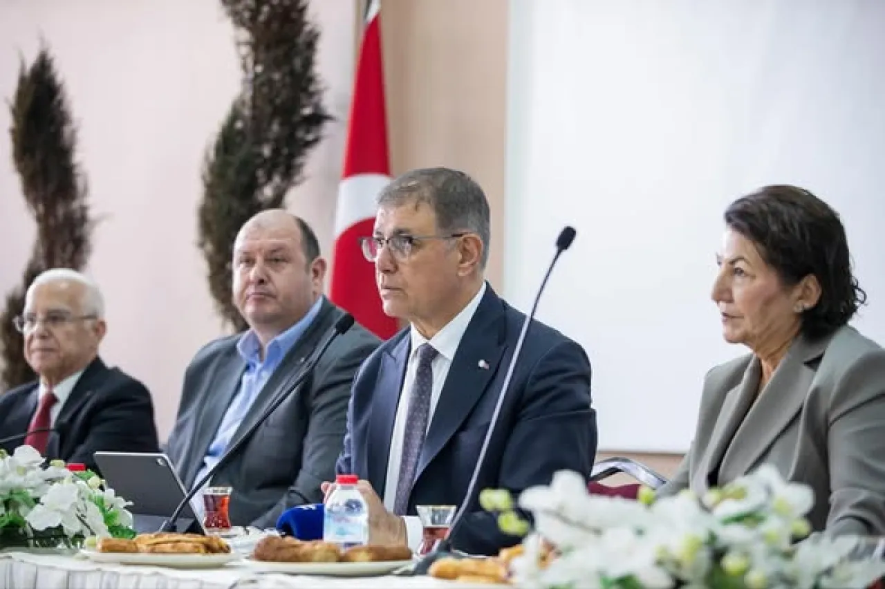 İzmir'e Yeni Otel ve Kongre Merkezi Yatırımı: Menderes Kısıkköy Mobilya Kenti'nde Önemli Açıklamalar