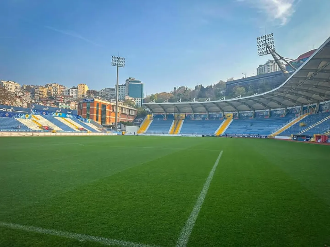 Göztepe, Süper Lig'de Kasımpaşa Karşısında Zorlu Misafir