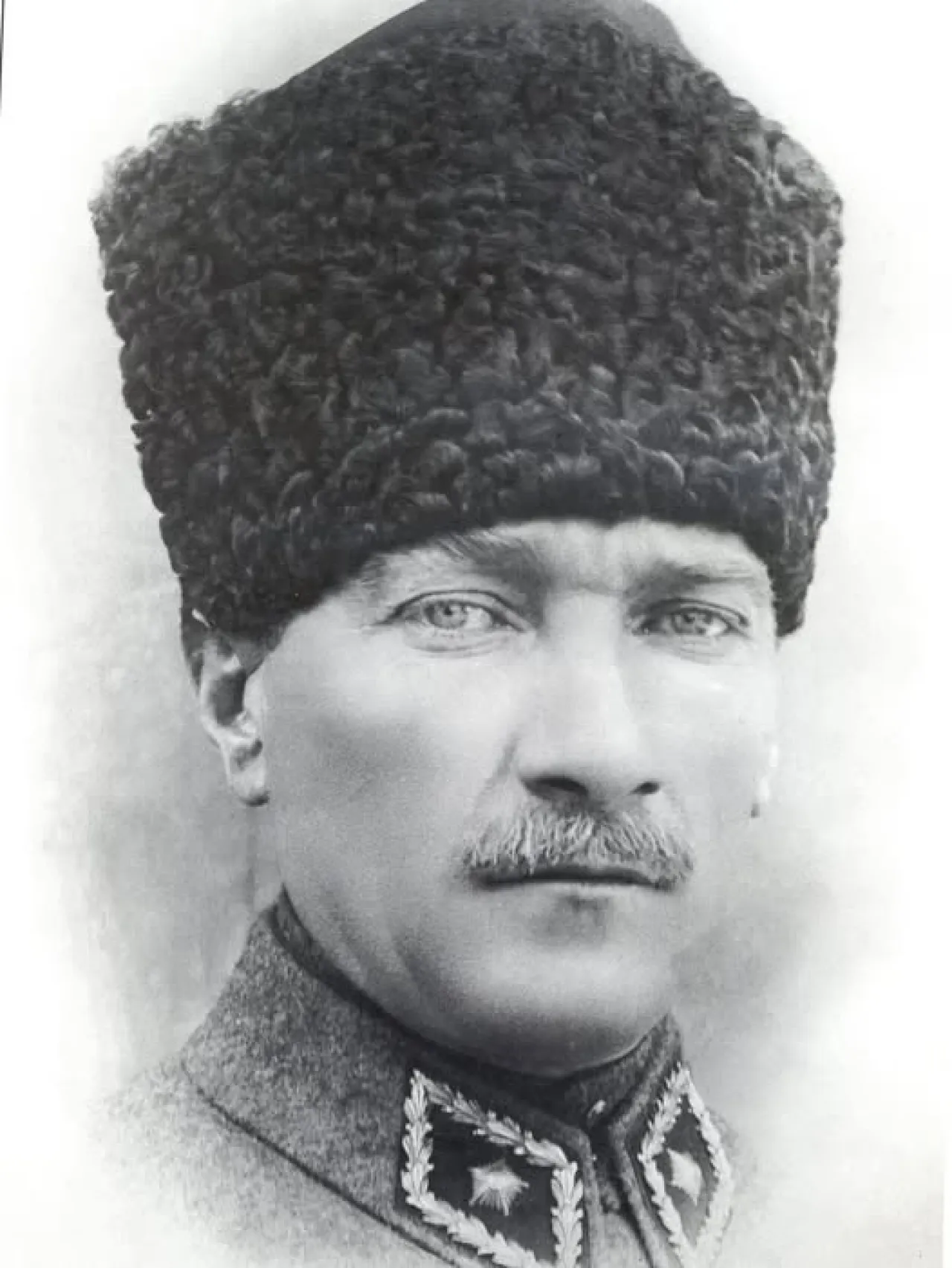 Cem Yılmaz'dan 10 Kasım Mesajı: 