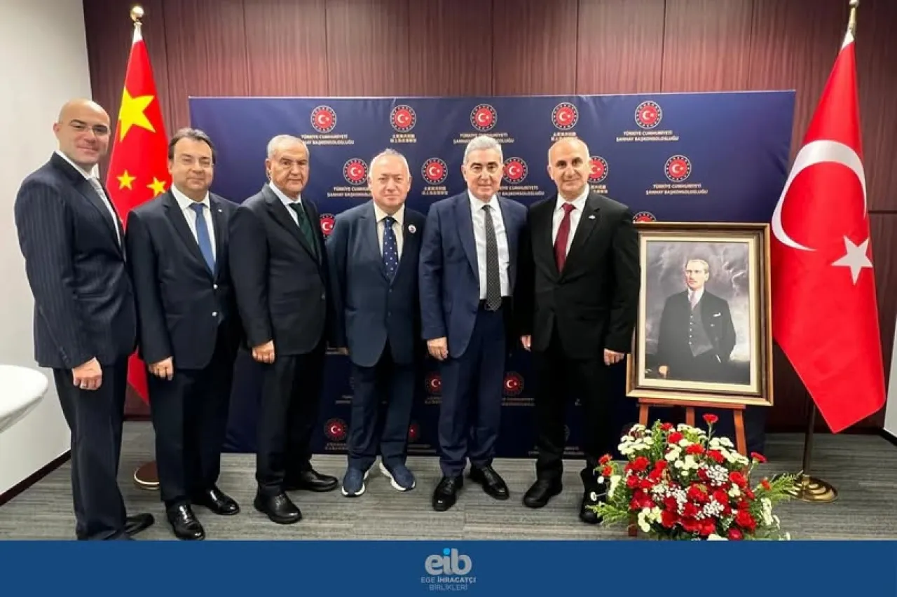 Ege İhracatçı Birlikleri Liderleri Şangay'da Atatürk'ü Andı
