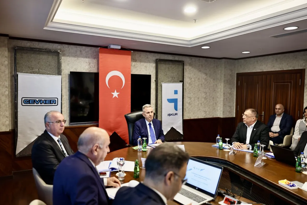 İzmir'de İstihdam ve Mesleki Eğitim Değerlendirme Toplantısı Yapıldı