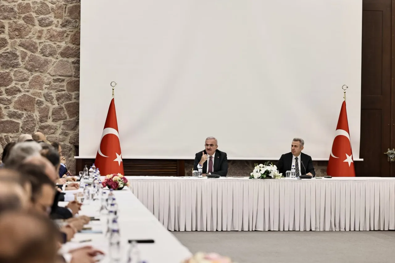 İzmir'de Hayvanları Koruma Kanunu Toplantısı Gerçekleştirildi