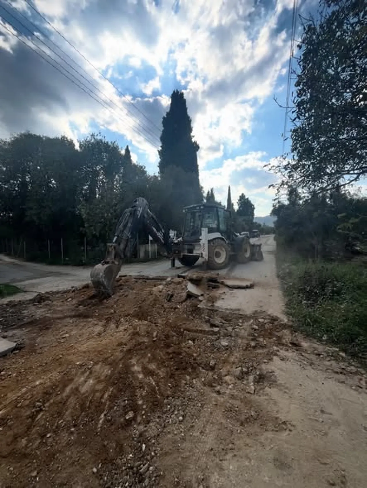 Kiraz'da Suludere Mahallesi'nde Asfalt Yama Çalışması Başladı