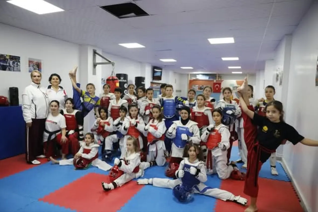 Seferihisar Belediyesi Taekwondo Takımı'ndan Büyük Başarı