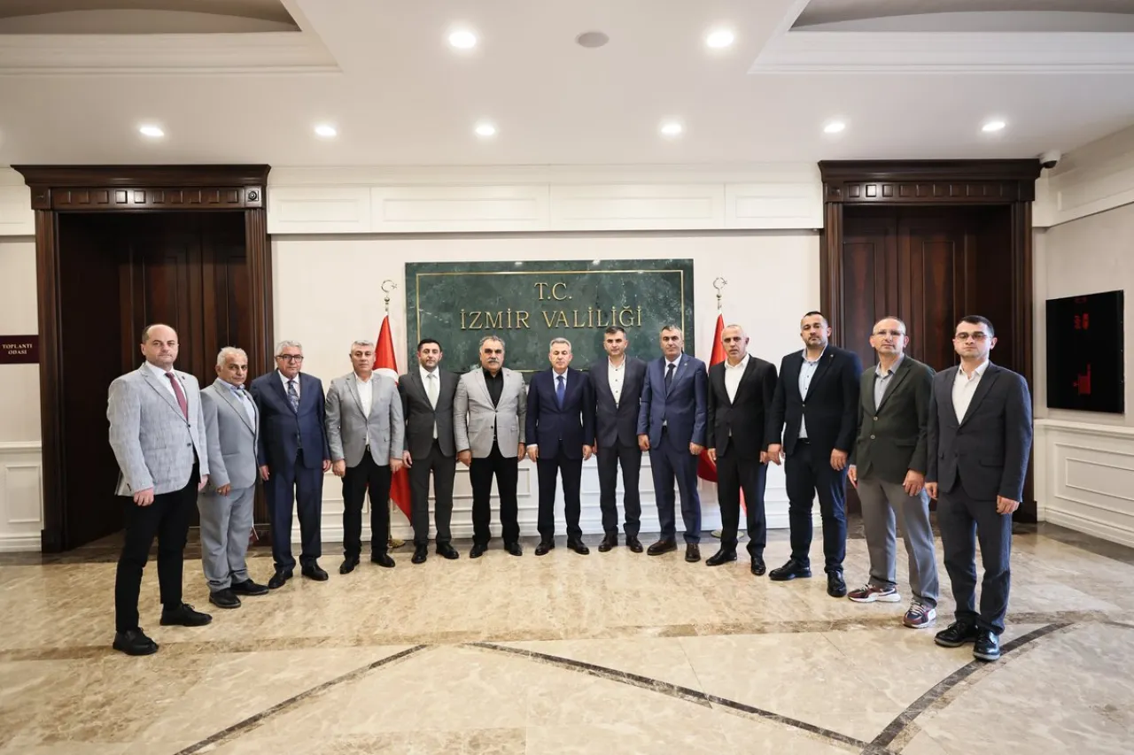 İzmir Valisi Elban, Erzurum Dernekler Birliği Federasyonu Heyetini Ağırladı