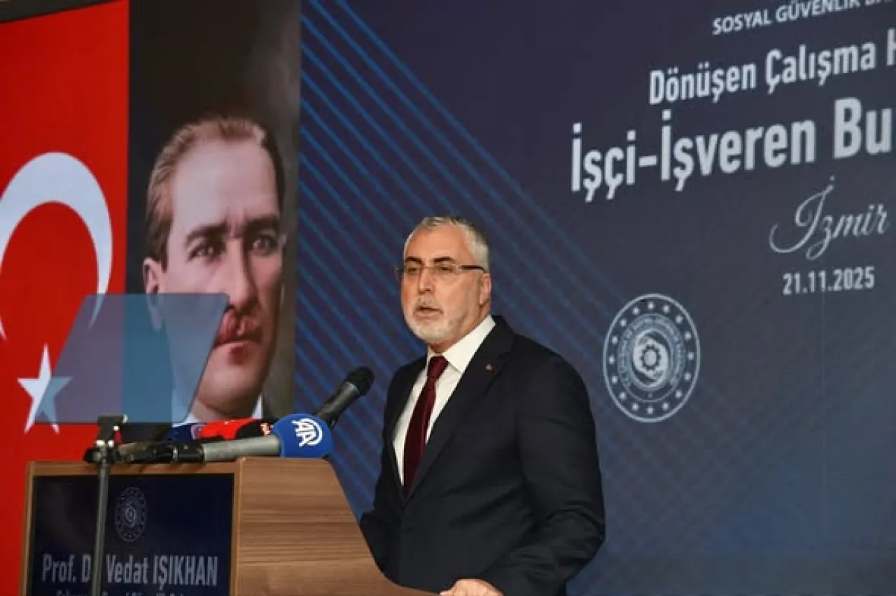 İzmir'de Dönüşen Çalışma Hayatı Masaya Yatırıldı