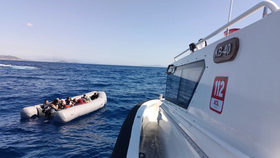 İzmir Dikili Açıklarında 12 Düzensiz Göçmen Kurtarıldı