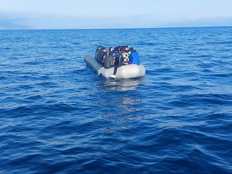 Balıkesir Ayvalık'ta Düzensiz Göçmenlerin Kurtarılması Operasyonu
