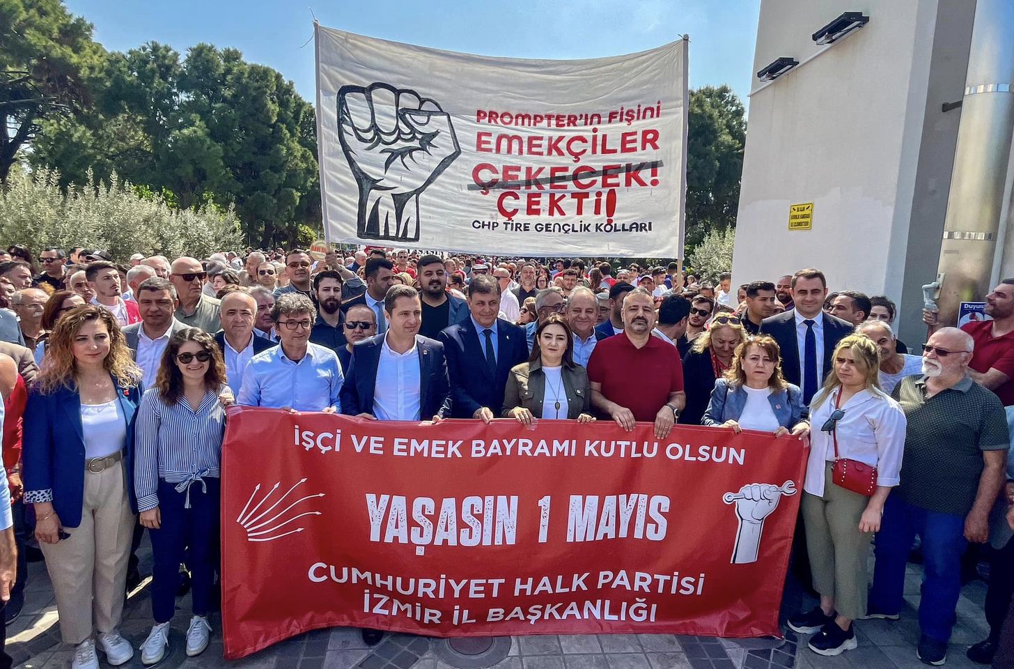 CHP İzmir'den 1 Mayıs'ta Güçlü Dayanışma Mesajı