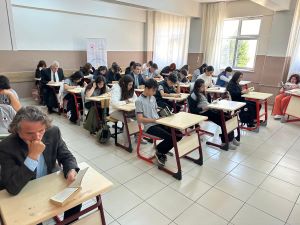 Çeşme Kaymakamlığı tarafından gerçekleştirilen Hayatın Anlamı Kitap Projesi kapsamında Atatürk Anadolu Lisesi'nde okuma etkinliği düzenlendi