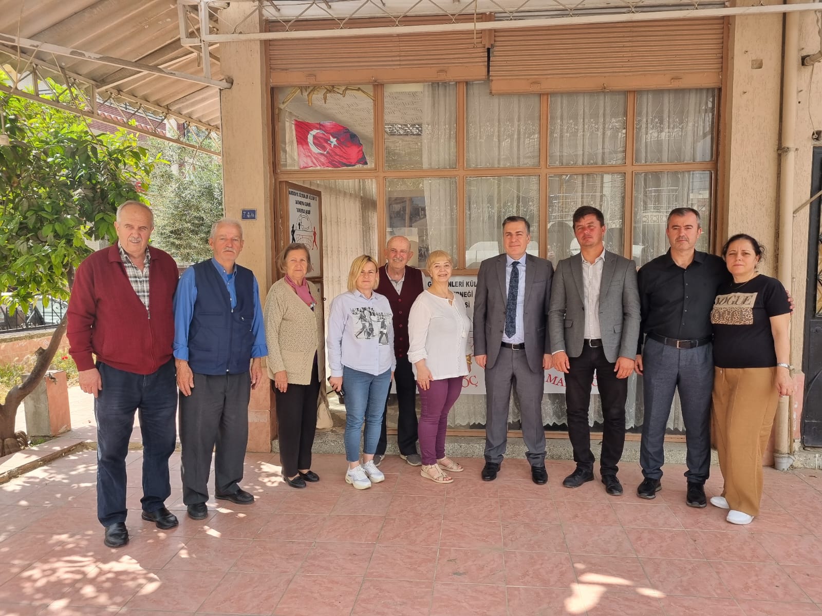 Kaymakam Selami KAPANKAYA Turgutlu'daki Sivil Toplum Kuruluşlarını Ziyaret Etti