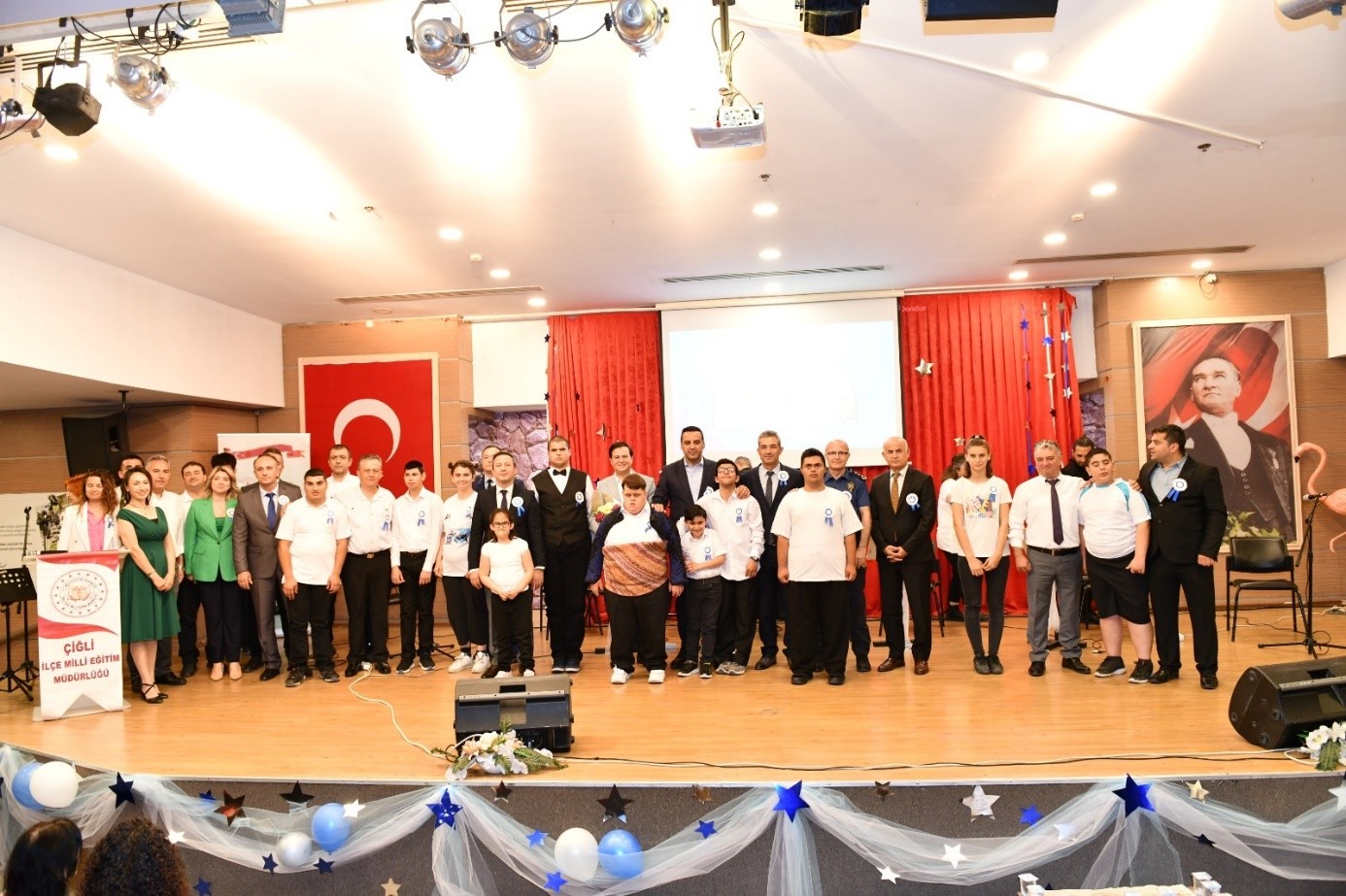 İzmir'de Özel Eğitim Haftası Programı Düzenlendi